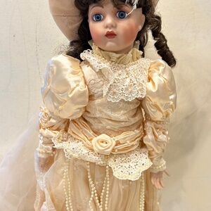 Vintage Franklin Heirloom Porcelain Doll in Box